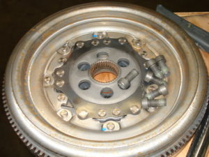 Jak zadbać o dwumasowe koło zamachowe?