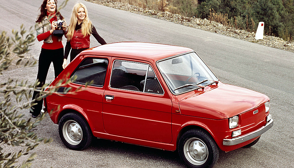 Fiat 126p w kolorze czerwonym