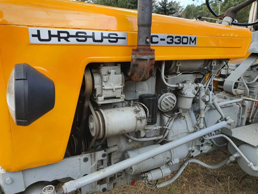 URSUS C 330 w kolorze żółtym