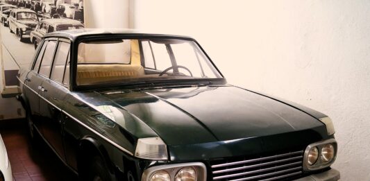 Warszawa 210 – limuzyna lat 60-tych Warszawa 210