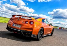 Nissan na Verva Street Racing