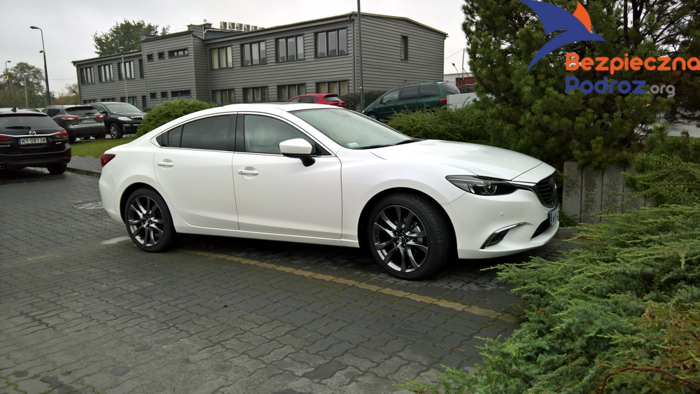 Test Mazda 6 2,5 192KM na parkingu