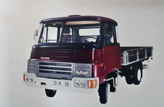 Robur samochód ciężarowy i autobus produkowany w NRD