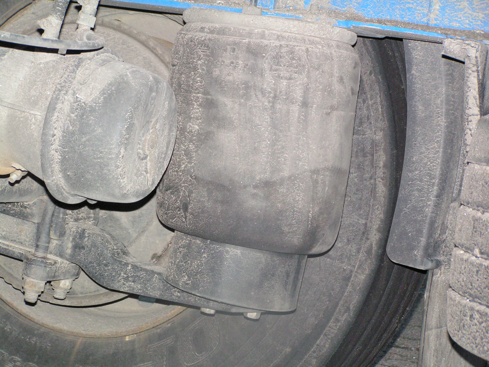 Zawieszenie pneumatyczne – budowa, wady i zalety