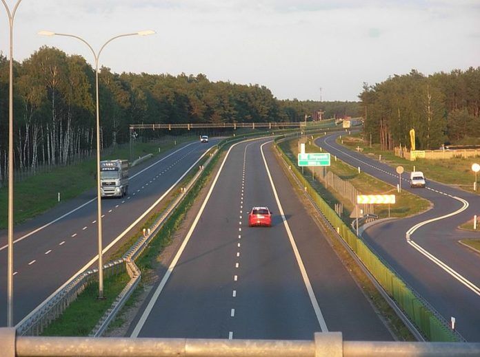 Piątki i soboty to najbardziej niebezpieczne dni na polskich drogach
