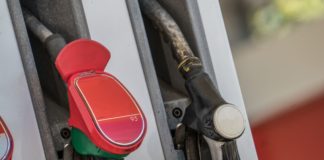 Unia wprowadza nowy podatek do paliwa, nawet 50 groszy drożej za litr; Podwyżka opłaty paliwowej ile na dystrybutorze