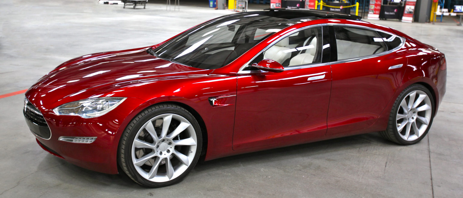 Czy Tesla Model S to bezpieczny samochód? Radio