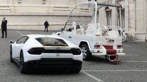 Papieskie Lamborghini 1