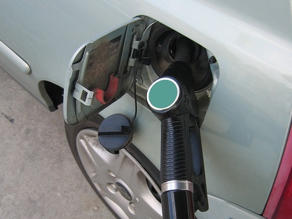 Jaką benzynę warto tankować Pb 95 czy 98? Radio