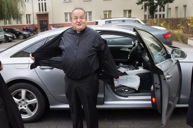 Ojciec Tadeusz Rydzyk i samochody