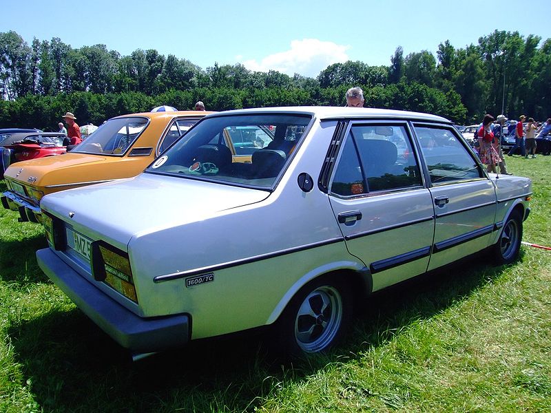 Fiat 131 włoska klasa średnia Radio Bezpieczna Podróż