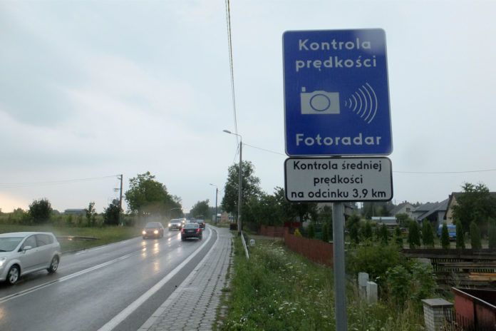 Nowe fotoradary na polskich drogach - tablica informacyjna