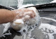 Jak posprzątać wnętrze samochodu, aby uchronić się przed drobnoustrojami?