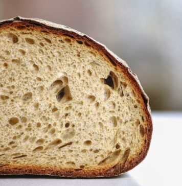 Gnioty z dyskontu vs prawdziwy zakwas Gnioty z dyskontu vs prawdziwy zakwas Zerowa stawka VAT na żywność na kolejne 6 miesięcy. Oszczędności do 1000 zł rocznie. 0% VAT na żywność. na zdjęciu chleb