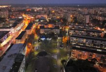 Widok miasta z lotu ptaka nocą - Legionowo