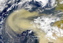 zdjęcie satelitarne pyłu saharyjskiego