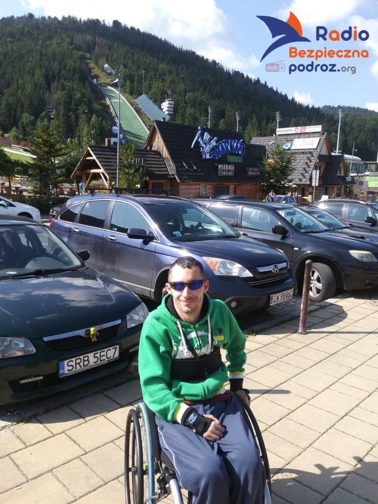 Na zdjęciu autor artykułu w Zakopanem przed zawodami w skokach narciarskich Letniego Grand Prix - Puchar Świata w Skokach Narciarskich.