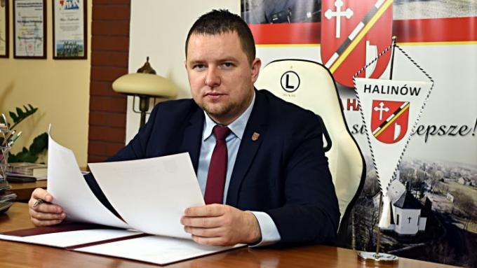 Na zdjęciu burmistrz Halinowa Adam Cieszkowski