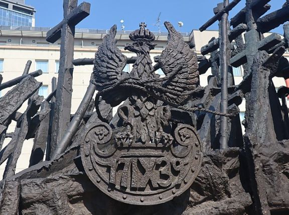 Orzeł żołnierza Polskiego z  pomnika Poległym i Pomordowanym na Wschodzie przy ul. Muranowskiej