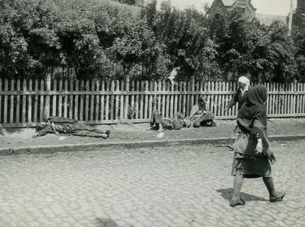 Ludobójstwo w Europie XX wiek Zmarli z głodu na ulicy w Charkowie 1932