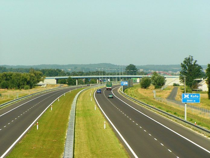 Widok autostrady A2 w pobliżu miasta Koło