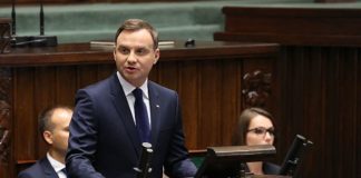 Prezydent Andrzej Dudanie ulega presji PiS - w Sejmie