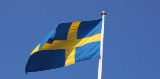 Na zdjęciu flaga Szwecji. Szwecja chce do NATO