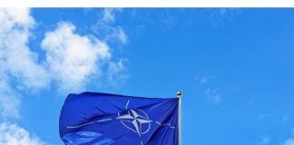Na zdjęciu flaga NATO. Finlandia chce do NATO