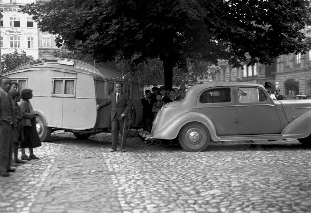 Jazda z przyczepą co trzeba wiedzieć - Angielski turysta Williamson 1937 - foto NAC