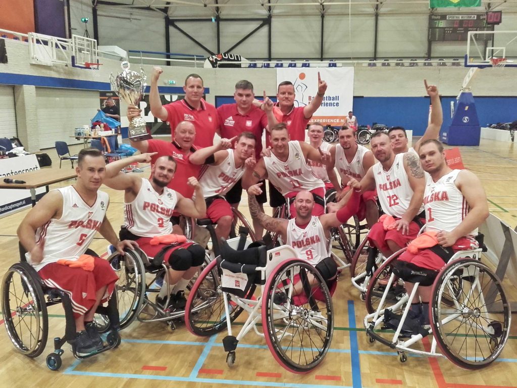 Na zdjęciu koszykarze na wózkach z Reprezentacji Polski.
