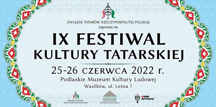 IX Festiwal Kultury Tatarskiej. Mini plakat z zaproszeniem na festiwal. Całość w odcieniach błękitu z ozdobnymi elementami kwiatowych wzorów tatarskich.