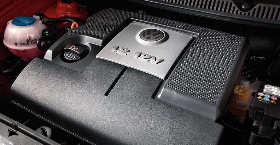 Najgorsze silniki Volkswagena - benzynowe. Tym razem widok komory silnika prawie w całości zawiera silnik 1.2 12V.