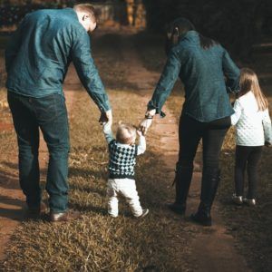 Rodzina zastępcza – przepisy i formalności