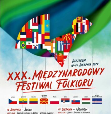 XXX Międzynarodowy Festiwal Folkloru w Strzegomiu . Wielobarwny plakat z programem imprezy. Dominującym elementem są kolorowe flagi uczestników festiwalu. Na dole plakatu zaproszenie na koncert Golec uOrkiestra.