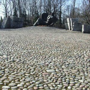 Cmentarz-Powstancow-Warszawy-Pomnik-Polegli-Niepokonani-Hubert-Smietanka