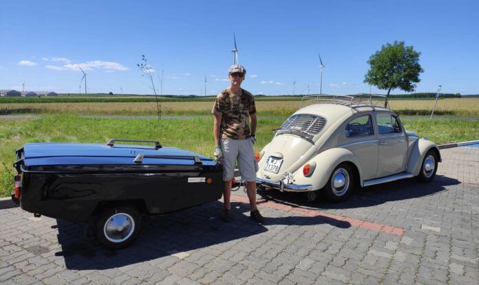 Jednoosiowa przyczepa turystyczna Skif i Volkswagen 1200