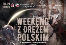 Weekend z Orężem Polskim 2022. Plakat imprezy w odcieniach szaro zielonych. Grafika w tle przedstawia polską husarię oraz wojska specjalne. Białymi literami przedstawiono plan imprezy.