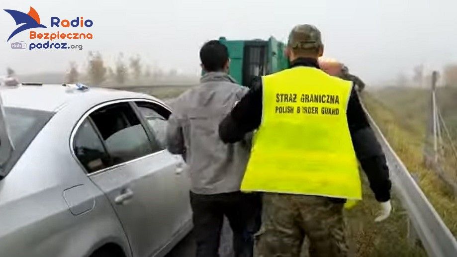 Kontrola drogowa - uprawnienia innych służb. Na zdjęciu Straż Graniczna dokonała zatrzymania ukraińca przemycającego migrantów.