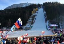 Loty narciarskie w Bad Mitterndorf Na zdjęciu jest skocznia w Bad Mitterndorf. Loty narciarskie w Bad Mitterndorf