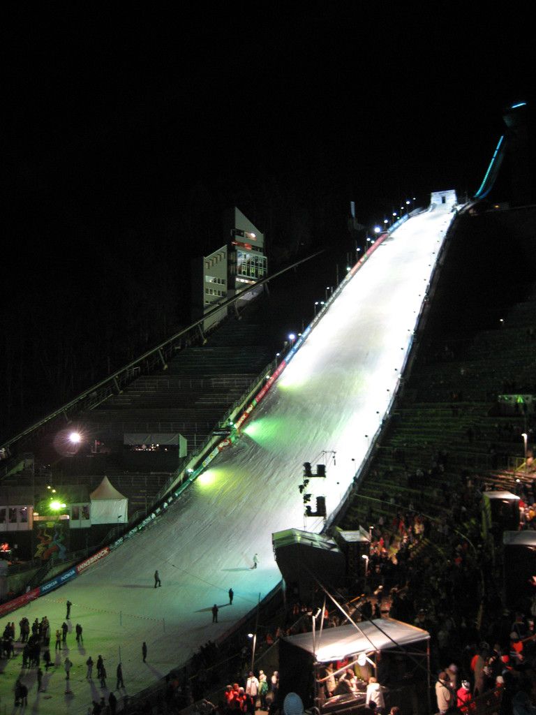 Na zdjęciu jest skocznia narciarska Bergisel w Innsbrucku