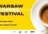 Warsaw Coffee Festival 2023. Plakat imprezy , na żółtym tle biała filiżanka pełna kawy z pianką. Po lewej tytuł imprezy oraz data.