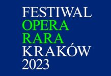 Festiwal Opera Rara Kraków Luty 2023. Granatowa plansza z umieszczoną centralnie nazwą festiwalu. Napis Opera Rara jest w siarczysto zielony, reszta w barwie białej.