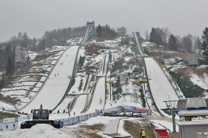 Na zdjęciu jest kompleks skoczni w Rasnov. PŚ w skokach narciarskich Rasnov