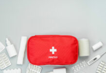 Bezpieczeństwo i uniwersalność w jednym – poznaj apteczki modułowe i ich zalety! nowoczesna apteczka modułowa