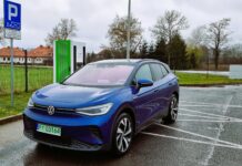 Elektromobilność w Polsce Przyspiesza! Pomimo wysokich cen i kosztów prądu sprzedaż elektryków wzrasta. sprzedaż elektryków wzrasta - stacja ładowania greenway VW