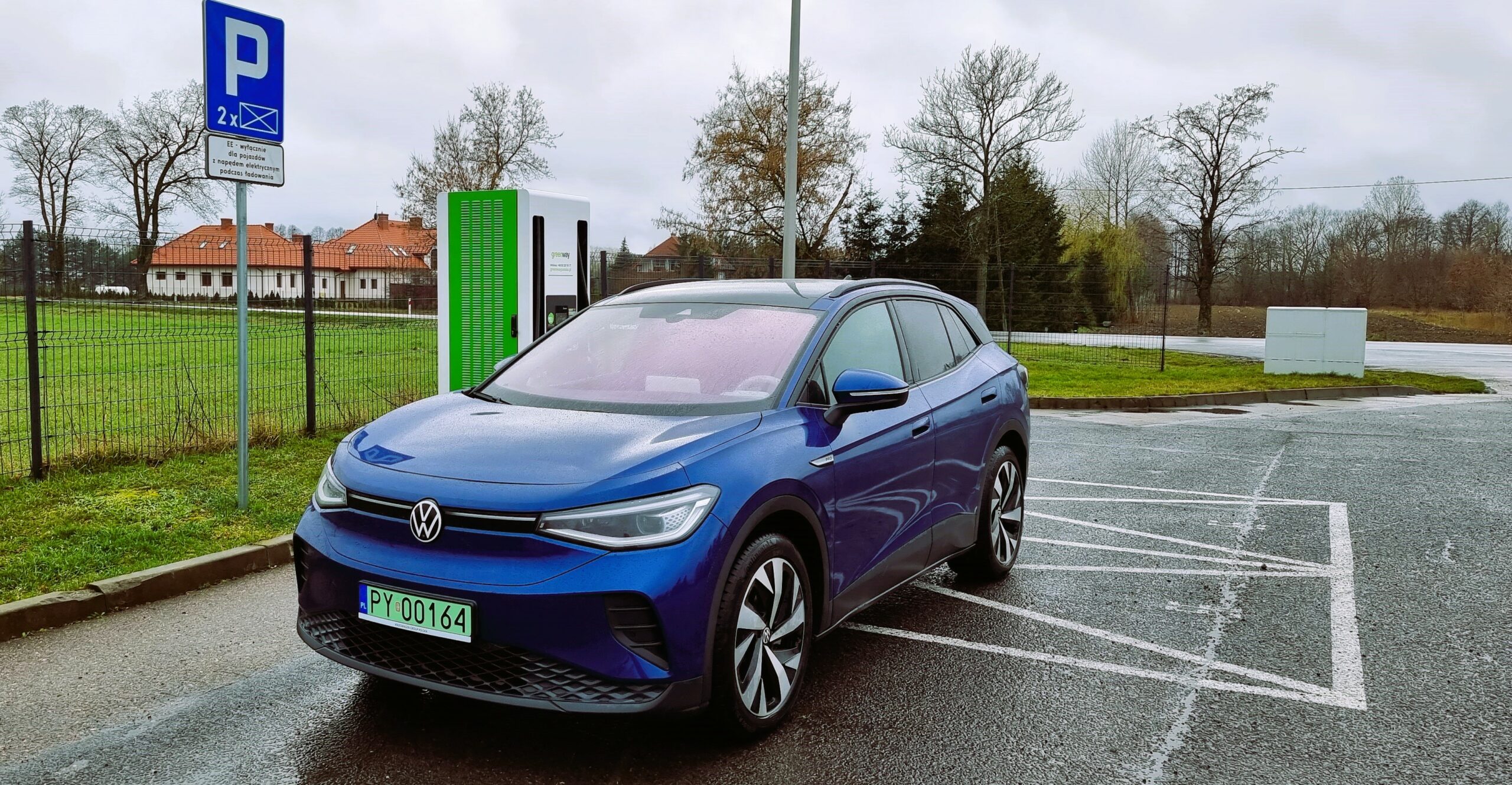 Elektromobilność w Polsce Przyspiesza! Pomimo wysokich cen i kosztów prądu sprzedaż elektryków wzrasta.