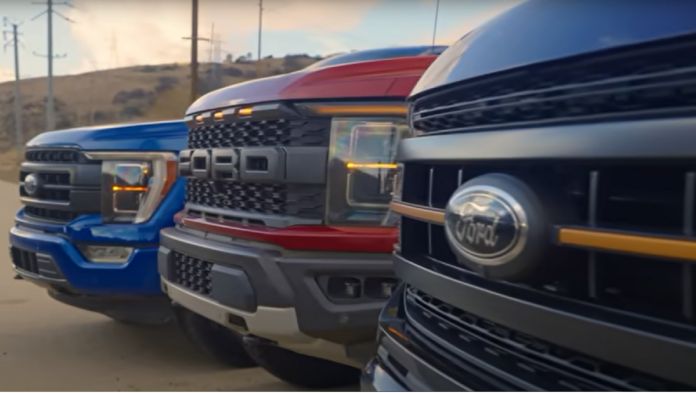 Ford Ranger rośnie w siłę Zdjęcie przdestawia trzy różne grille Forda