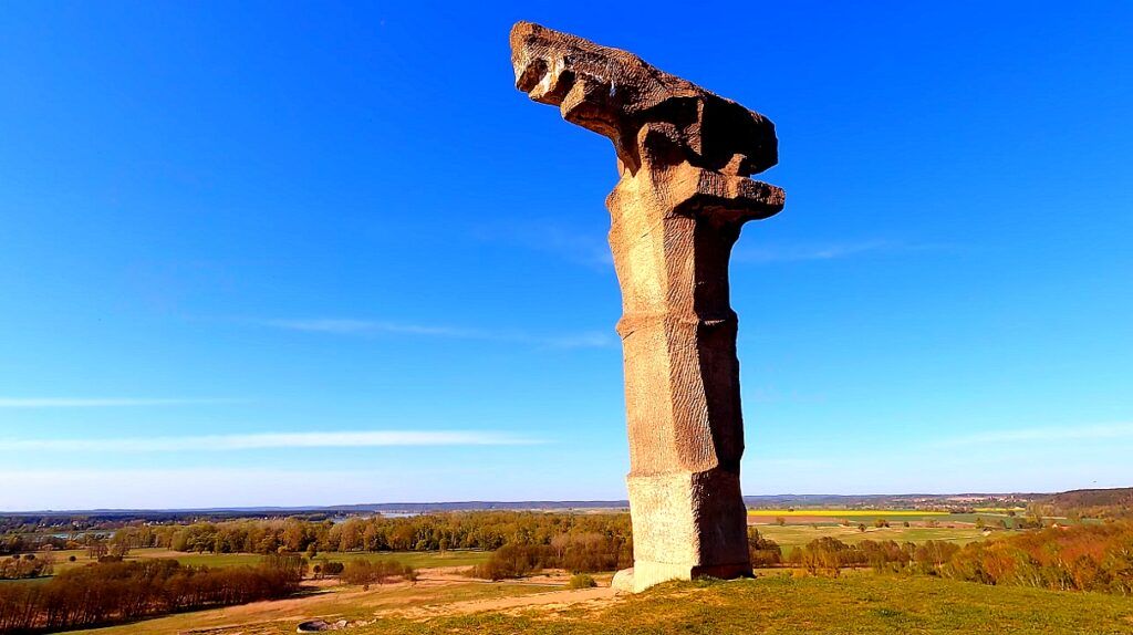 Dni Cedyni 2023 - Szczyt Góry Czcibora i Obelisk upamiętniający bitwę 972 roku.