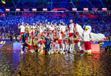 Na zdjęciu reprezentacja polski w siatkówce ciesząca się z złotego medalu na turnieju Ligi Narodów 2023. Sukces Polskich siatkarzy na VNL.