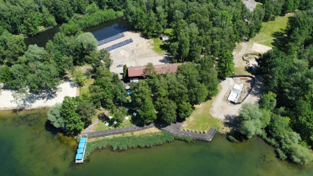 Widok z drona na jezioro Dzierżno Małe i Ambasador Resort Pyskowice - Fajer u Puklorzy #1